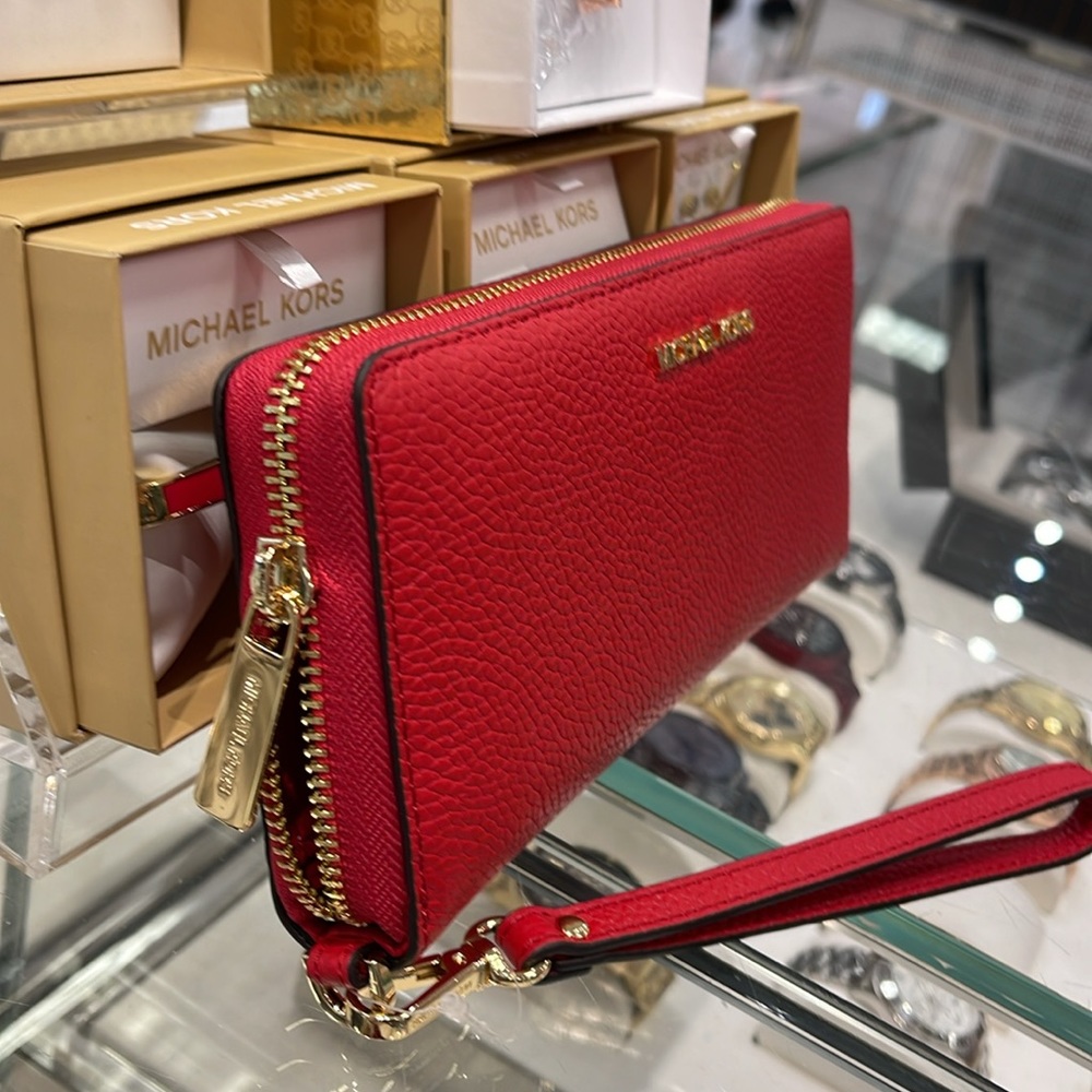 MICHAEL KORS
Leather Continental Wristlet Phone Case Wallet
Bright Red
NWT - Picture 3 of 16